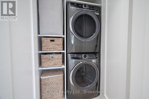 5389 Kindos Street, Burlington, ON - Indoor Photo Showing Laundry Room