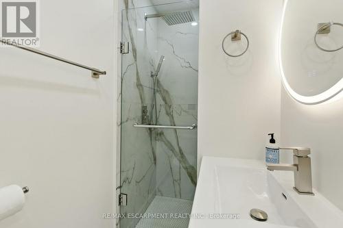 230 South Service Road, Mississauga, ON - Indoor Photo Showing Bathroom