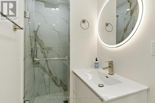 230 South Service Road, Mississauga, ON - Indoor Photo Showing Bathroom