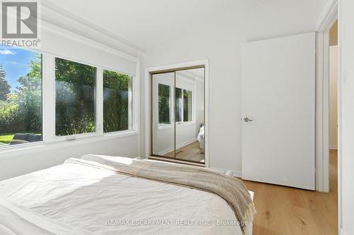 230 South Service Road, Mississauga, ON - Indoor Photo Showing Bedroom