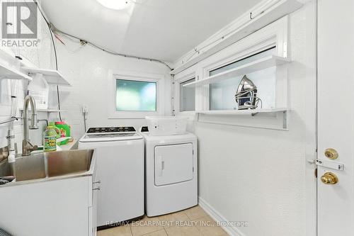 230 South Service Road, Mississauga, ON - Indoor Photo Showing Laundry Room