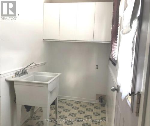 2924 Ahearn Avenue S, Ottawa, ON - Indoor Photo Showing Laundry Room