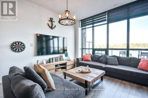 3527 Riva Avenue, Innisfil, ON - Indoor Photo Showing Living Room