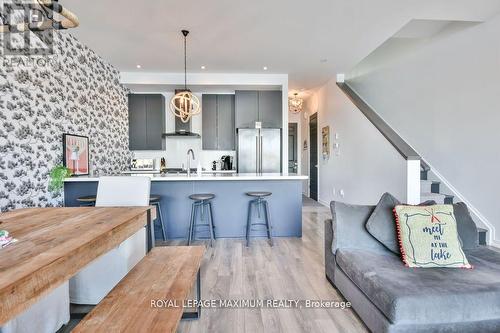 3527 Riva Avenue, Innisfil, ON - Indoor Photo Showing Kitchen