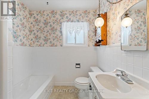 36 Valleyview Crescent, Belleville (Belleville Ward), ON - Indoor Photo Showing Bathroom