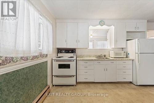 36 Valleyview Crescent, Belleville (Belleville Ward), ON - Indoor Photo Showing Kitchen