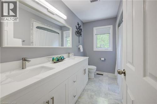 upstairs 5pc bathroom - 7664 Maltby Road E, Puslinch, ON - Indoor Photo Showing Bathroom