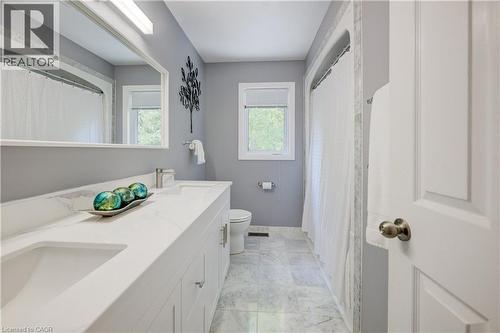 upstairs 5pc bathroom - 7664 Maltby Road E, Puslinch, ON - Indoor Photo Showing Bathroom