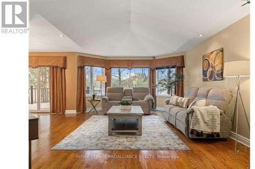 71 Oak Ridge Boulevard, Belleville (Belleville Ward), ON - Indoor Photo Showing Living Room