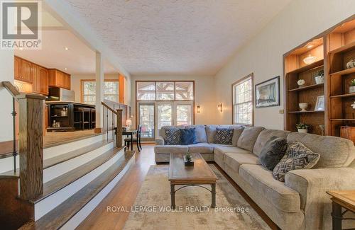 67 Inwood Crescent, Kitchener, ON - Indoor Photo Showing Living Room