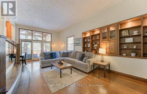 67 Inwood Crescent, Kitchener, ON - Indoor Photo Showing Living Room
