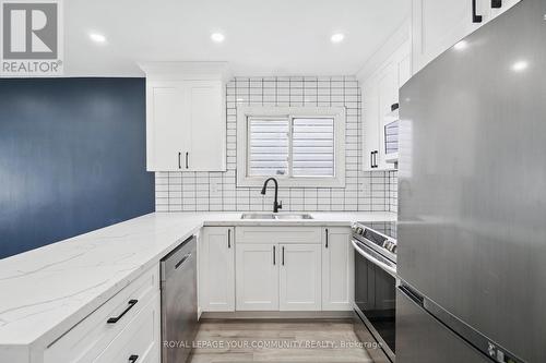 8 Merchison Avenue, Hamilton, ON - Indoor Photo Showing Kitchen With Upgraded Kitchen