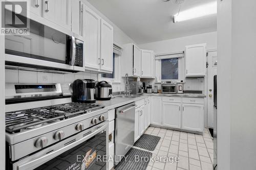 1331 St. James Avenue, Mississauga, ON - Indoor Photo Showing Kitchen