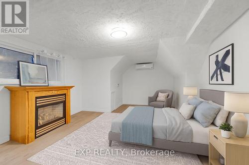 1331 St. James Avenue, Mississauga, ON - Indoor Photo Showing Bedroom