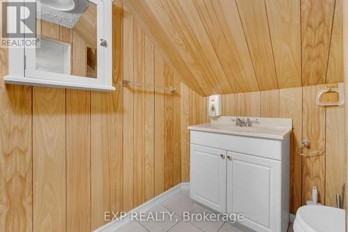 1331 St. James Avenue, Mississauga, ON - Indoor Photo Showing Bathroom