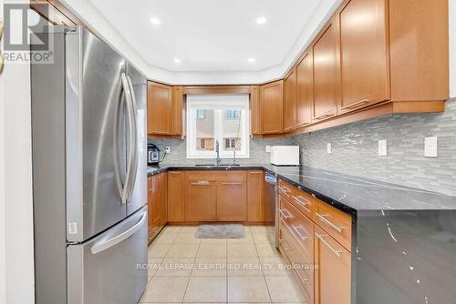 4693 Thomas Alton Boulevard, Burlington, ON - Indoor Photo Showing Kitchen