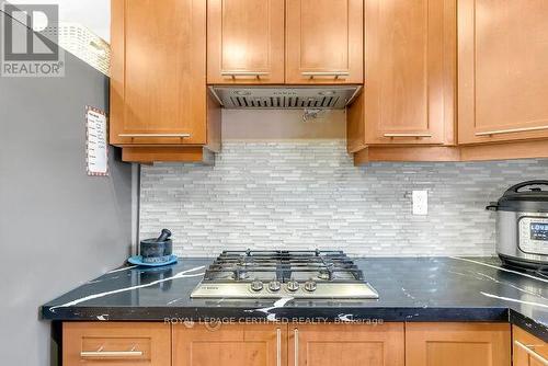 4693 Thomas Alton Boulevard, Burlington, ON - Indoor Photo Showing Kitchen