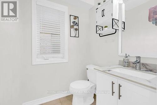 4693 Thomas Alton Boulevard, Burlington, ON - Indoor Photo Showing Bathroom