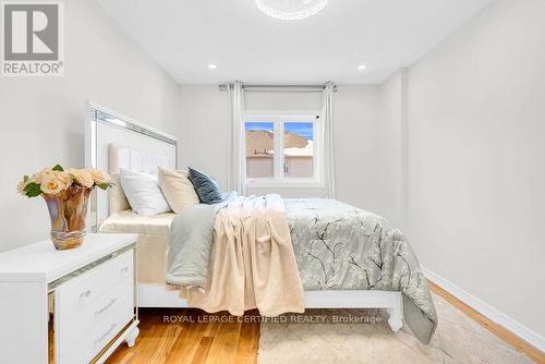 4693 Thomas Alton Boulevard, Burlington, ON - Indoor Photo Showing Bedroom