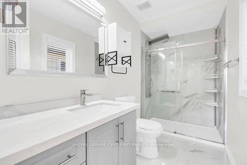 4693 Thomas Alton Boulevard, Burlington, ON - Indoor Photo Showing Bathroom