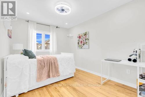 4693 Thomas Alton Boulevard, Burlington, ON - Indoor Photo Showing Bedroom