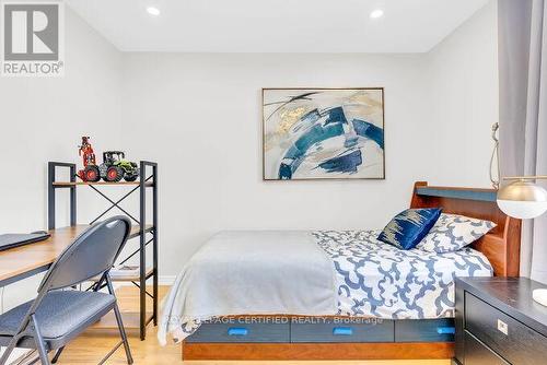 4693 Thomas Alton Boulevard, Burlington, ON - Indoor Photo Showing Bedroom