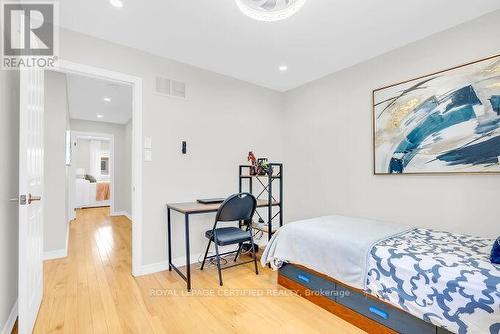 4693 Thomas Alton Boulevard, Burlington, ON - Indoor Photo Showing Bedroom