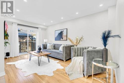 4693 Thomas Alton Boulevard, Burlington, ON - Indoor Photo Showing Living Room