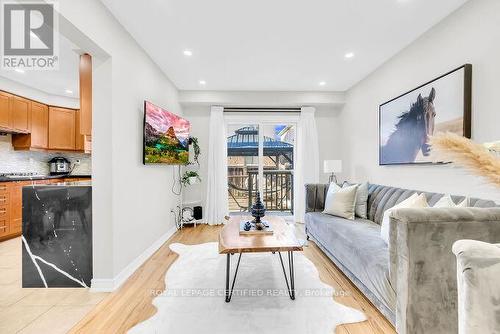 4693 Thomas Alton Boulevard, Burlington, ON - Indoor Photo Showing Living Room