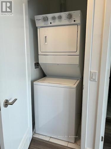 1101 - 95 Oneida Crescent, Richmond Hill, ON - Indoor Photo Showing Laundry Room