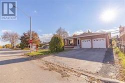 54 RICHVALE DRIVE  Brampton, ON L6Z 1M5