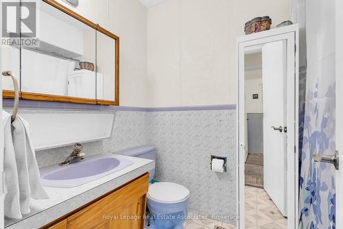 12 Carnaby Crescent, Kitchener, ON - Indoor Photo Showing Bathroom