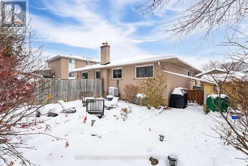 12 Carnaby Crescent, Kitchener, ON - Outdoor