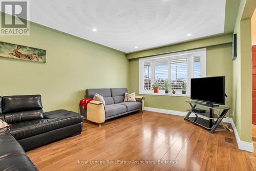 12 Carnaby Crescent, Kitchener, ON - Indoor