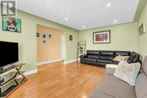 12 Carnaby Crescent, Kitchener, ON - Indoor Photo Showing Living Room