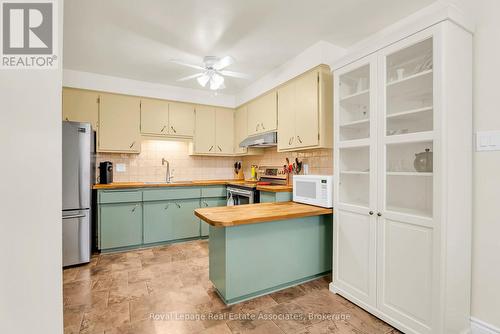 12 Carnaby Crescent, Kitchener, ON - Indoor Photo Showing Kitchen