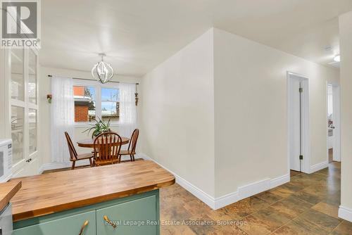 12 Carnaby Crescent, Kitchener, ON - Indoor