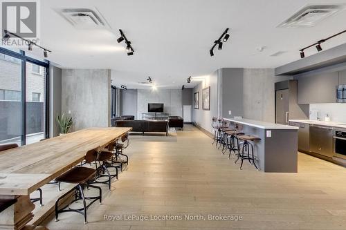 619 - 608 Richmond Street W, Toronto (Waterfront Communities), ON - Indoor Photo Showing Kitchen