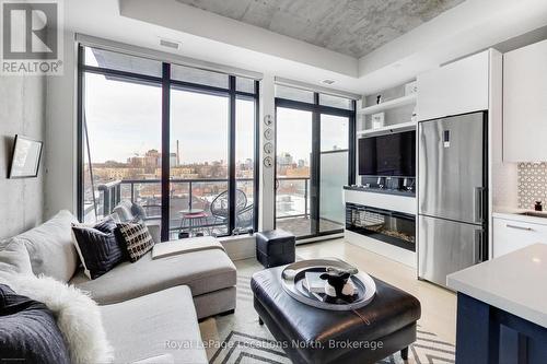 619 - 608 Richmond Street W, Toronto (Waterfront Communities), ON - Indoor Photo Showing Living Room With Fireplace