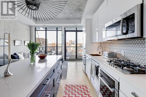 619 - 608 Richmond Street W, Toronto (Waterfront Communities), ON - Indoor Photo Showing Kitchen With Upgraded Kitchen
