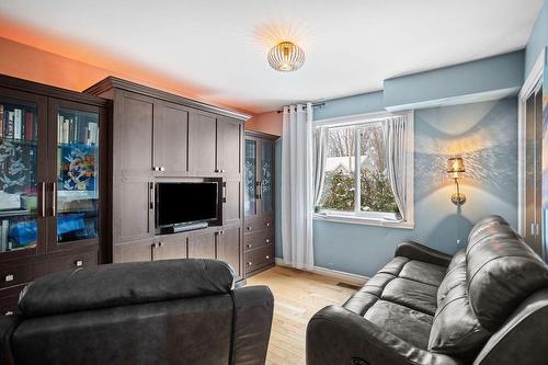 Chambre à coucher - 2915 Rue Bellerive, Sainte-Marthe-Sur-Le-Lac, QC - Indoor Photo Showing Living Room