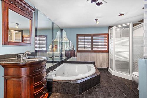 Salle de bains attenante à la CCP - 2915 Rue Bellerive, Sainte-Marthe-Sur-Le-Lac, QC - Indoor Photo Showing Bathroom