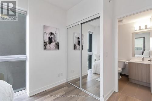 D422 - 5220 Dundas Street, Burlington, ON - Indoor Photo Showing Bathroom