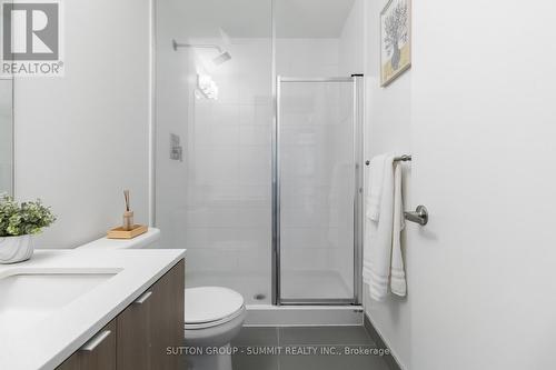 D422 - 5220 Dundas Street, Burlington, ON - Indoor Photo Showing Bathroom