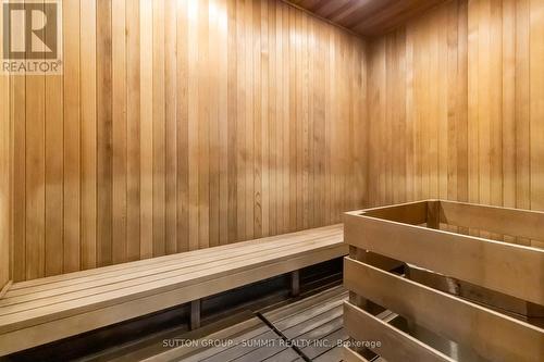 D422 - 5220 Dundas Street, Burlington, ON - Indoor Photo Showing Other Room