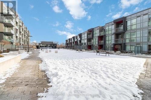 D422 - 5220 Dundas Street, Burlington, ON - Outdoor With Balcony