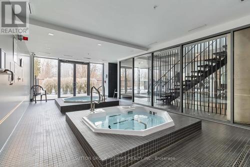 D422 - 5220 Dundas Street, Burlington, ON - Indoor Photo Showing Other Room