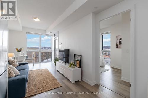 D422 - 5220 Dundas Street, Burlington, ON - Indoor Photo Showing Other Room