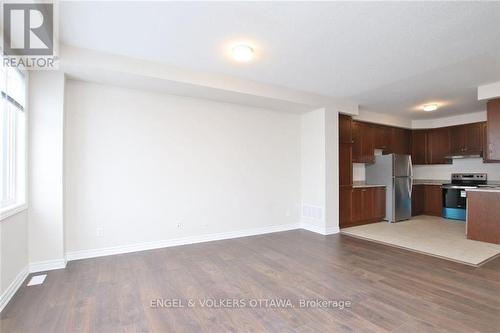 213 Hibernian Walk, Ottawa, ON - Indoor Photo Showing Kitchen
