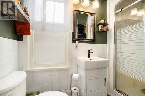 30 Kensington Avenue, Smiths Falls, ON - Indoor Photo Showing Bathroom